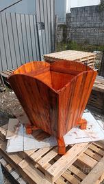 fioriera fatta a mano con legno resistente