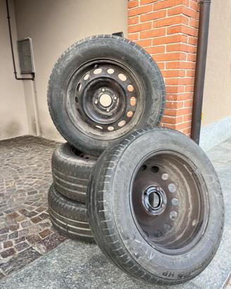 Cerchi e gomme auto