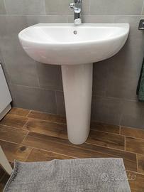 Lavandino e colonna bagno ceramica.