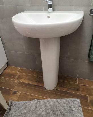 Lavandino e colonna bagno ceramica.