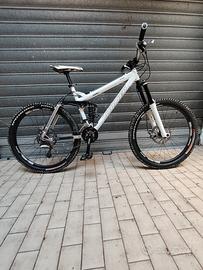 bicicletta dh