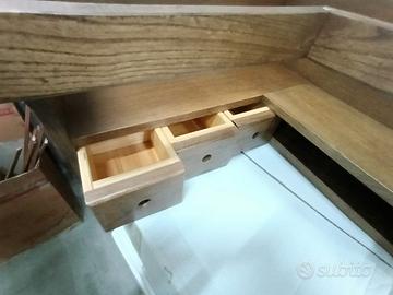mobiletto angolare in legno pregiato 