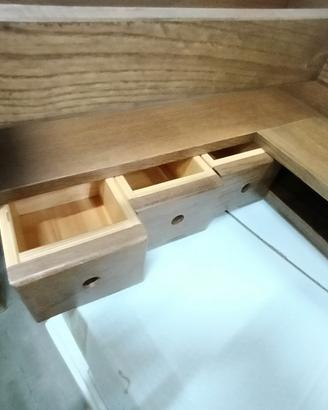 mobiletto angolare in legno pregiato 