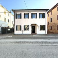 VILLA SINGOLA A TOMBOLO
