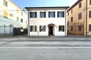 VILLA SINGOLA A TOMBOLO