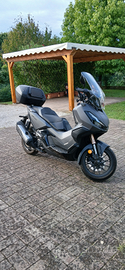 Honda ADV 350. 2022