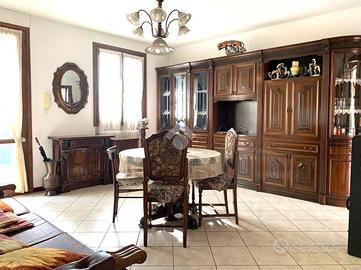 VILLA A SCHIERA A PRIGNANO SULLA SECCHIA