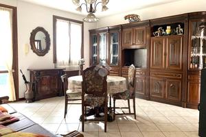 VILLA A SCHIERA A PRIGNANO SULLA SECCHIA