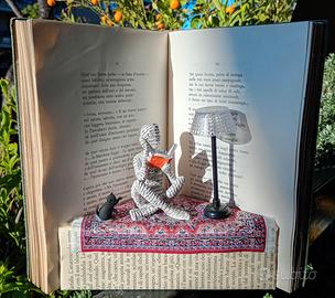 LIBRO/SCULTURA  "OMINO LETTORE"