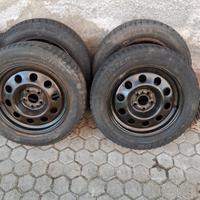 cerchi con gomme invernali