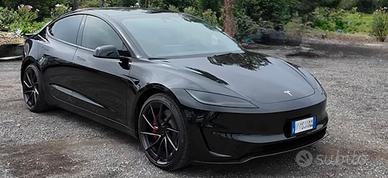 Tesla model 3 performance pari al nuovo
