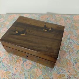 antico cofanetto scatolina in legno decorata 