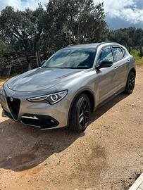 Stelvio 220cv