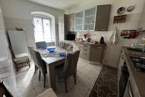 5 LOCALI A GENOVA