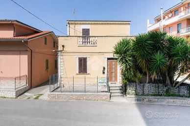 2 LOCALI A ORTONA