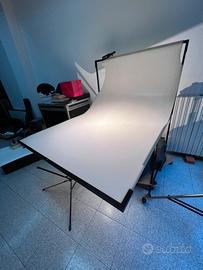 Tavolo still life regolabile plexi foto oggetti