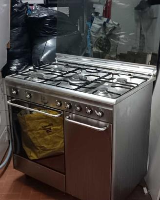 Cucina a gas 5 fuochi, forno, vano porta pentole