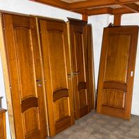 Porte interne e porta scorrevole color ciliegio