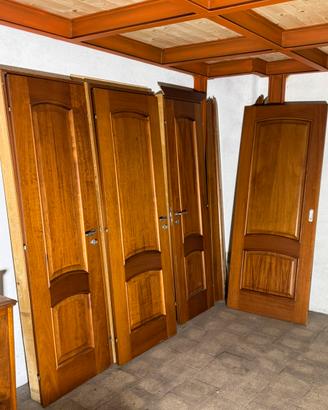 Porte interne e porta scorrevole color ciliegio