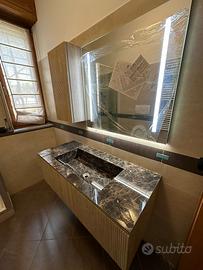 Mobile bagno con piano e lavabo in marmo nuovo