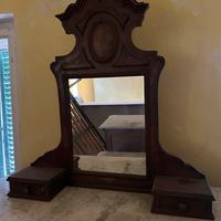 Specchio antico con cassettini