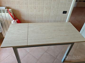 Tavolo da cucina allungabile compreso 4sedie