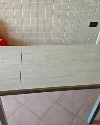 Tavolo da cucina allungabile compreso 4sedie
