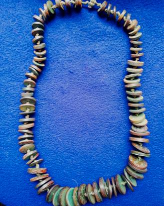 Collana etnica in legno verde