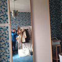 Armadio a 2 ante di cui una con specchio