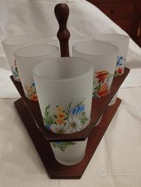 Bicchieri Vintage con porta bicchieri in legno.