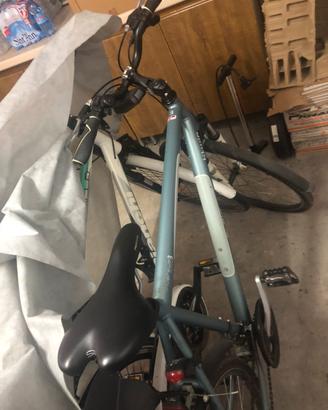 Bici trekking riverside