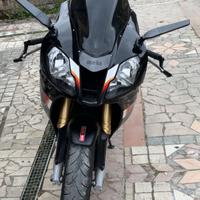 Aprilia rsv 1000