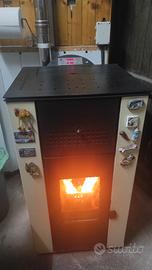 Stufa a pellet Athena IDRO 14 kW Moretti Camini