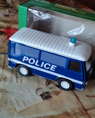 Pulmino polizia telecomandato filo vintage