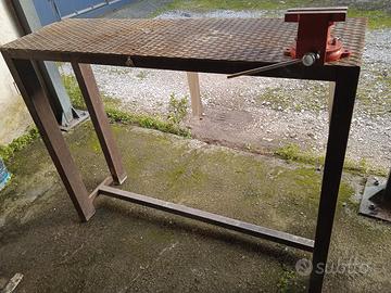 banco da lavoro con morsa