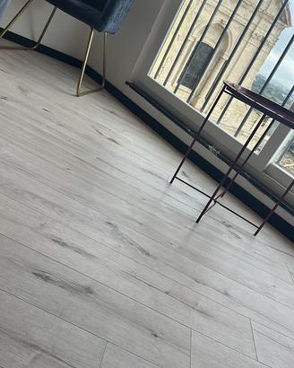 Laminato banco con venatura nera
