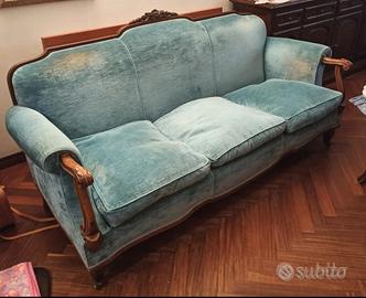 Divano e poltrona in velluto e legno