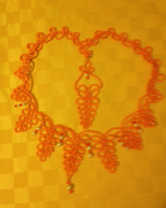 Collana e orecchini in pizzo