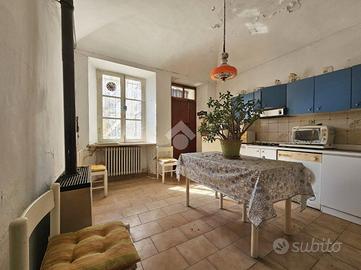 CASA SEMINDIPENDENTE A STREVI