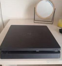 Ps4 e 2 giochi come nuovi solo di persona