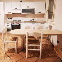 Tavolo a parete, penisola con 4 sedie legno