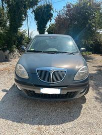 Lancia ypsilon 2004