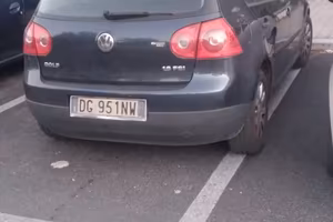 VW Golf V a benzina