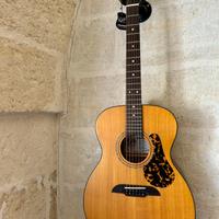 Chitarra acustica Framus