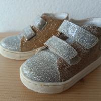 Scarpe bimba con strappi