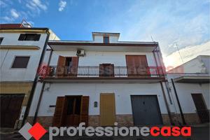 Ampio appartamento al piano terra con cortile