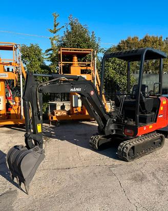 E156 Mini escavatore 15 q Hanix diesel