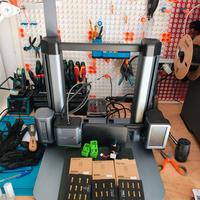 Stampante 3D AnkerMake M5 con accessori