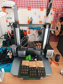 Stampante 3D AnkerMake M5 con accessori