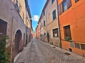 2 LOCALI A SASSOFERRATO
